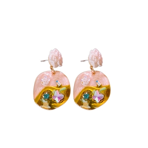 Pink floral stud earrings with butterfly crystal and pearl shell in French vintage style