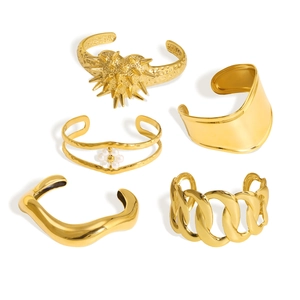 Five-piece gold-plated stainless steel cuff bracelet set with heart and pearl details