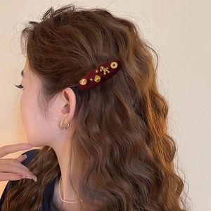 Retro Red Flocked Horse Hair Clip With Gold Alloy Star Coin Charms Festive Velvet BB Clip For Women Elegant Headpiece