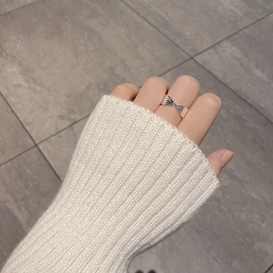 Elegant twisted bow ring in rose gold and deep blue finish for a chic minimalist look