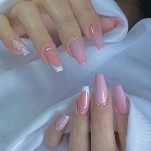 Faux Ongles À Presser Dégradé Rose Paillettes Strass Forme Cercueil Mi Longue Ongles Artificiels Pour Femmes Élégant Mode
