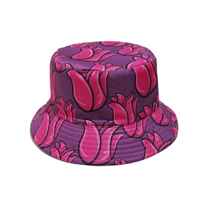 Sonnenhut im japanischen Stil mit lila Basis und leuchtend rosa Tulpendrucken