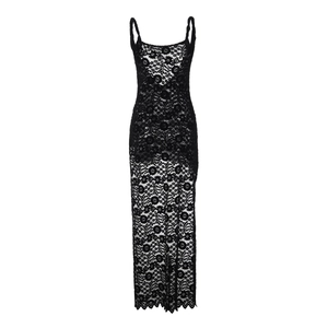 Détail de la texture dentelle florale et du design transparent sur la robe noire