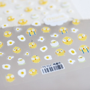 Autocollants 5D pour nail art avec motifs de poussins jaunes mignons et d'œufs sur le plat