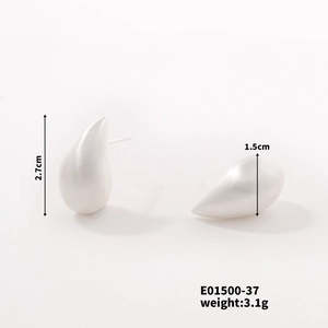 Detailed specs of matte silver teardrop earrings showing 2.7cm length and 3.1g weight