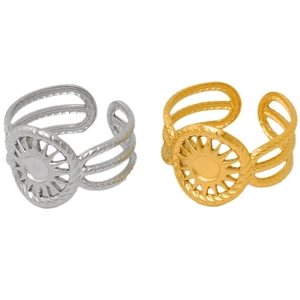 Bagues rétro en acier inoxydable doré et argenté avec motif soleil sur fond blanc