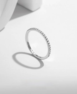 Macro detail of minimalist S925 silver ring featuring sparkling moissanite row setting