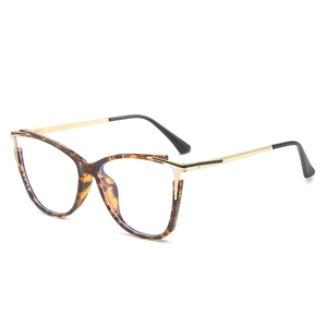 Chic cat-eye TR90 blue light blocking glasses with tortoiseshell frame and gold metal legs
