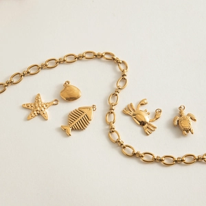 Handmade 18K gold stainless steel chain necklace with sea star and shell pendants