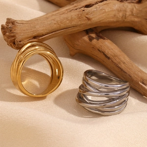 Irregular twisted 18K gold plated stainless steel rings in gold and silver finish
