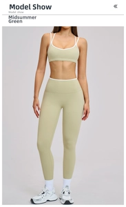 Dettaglio del set yoga verde chiaro con leggings a vita alta e bordini a contrasto