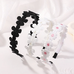 Vintage daisy flower embroidery headbands in white and black for children