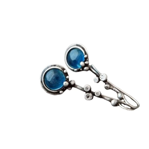 Boucles d'oreilles vintage en argent oxydé avec pierre de lune bleue et lianes