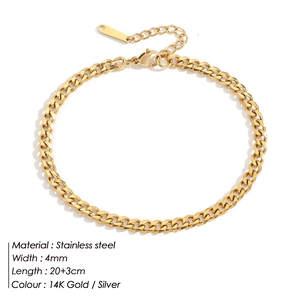 Détail de la chevillère en acier doré à maille gourmette de 4 mm avec chaîne réglable