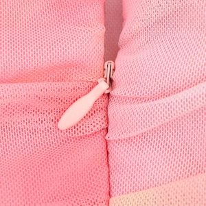 Robe bustier en tulle rose avec fermeture éclair invisible et coupe moulante froncée