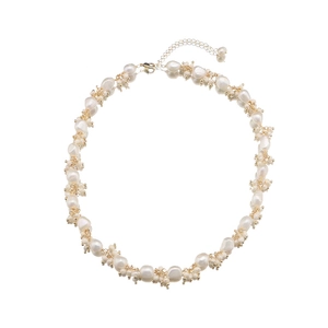 Elegant baroque pearl necklace with gold beads and clasp in a circular arrangement