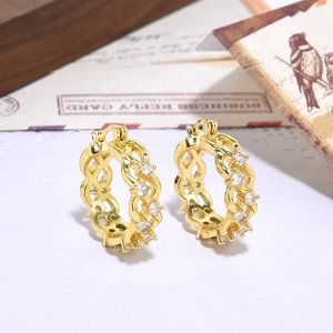 Minimalist gold-plated C-shaped earrings with wave texture and inlaid zircon stones