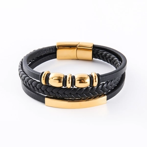 Bracelet multicouche en cuir tressé noir avec fermoir magnétique doré et perles