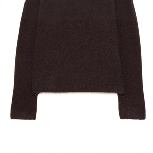 Brown long-sleeved knit sweater with round neck and premium brushed wool texture details