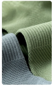 Dettaglio macro della maglia traspirante e del cotone pettinato di questi calzini