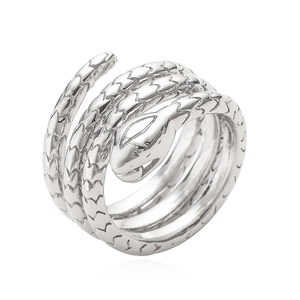 Minimalistischer silberner Schlangenring mit Schuppentextur und poliertem Metallglanz