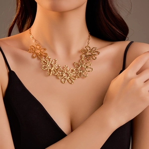 Vintage irregular hollow floral necklace with gold metallic petals for stylish women