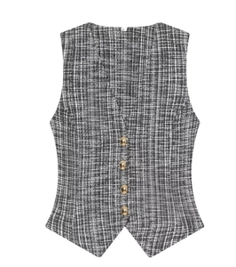 Détail du gilet en tweed avec quatre boutons dorés et étiquette de taille S bien visible
