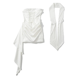 Haut bustier en satin blanc avec laçage au dos et écharpe assortie pour femme