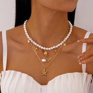 Set di collane a tre strati con stelle marine conchiglie e perle dorate stile mare