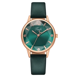 Fashion Women Quartz Watch Roman Numeral Rhinestone Dial Elegant Leather Strap Metal Case Ladies Analog Wristwatch