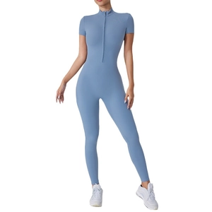 Combinaison de yoga bleu gris moulante avec col zippé et manches courtes de sport