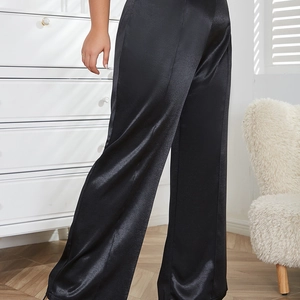 Pantalon large élégant en satin noir pour femme avec une finition satinée brillante