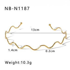 Detail showing dimensions of 18k gold wavy necklace collar with measurements and weight