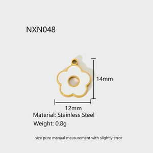 Detail view of a white flower charm with dimensions 12x14mm and 0.8g weight