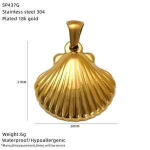 Details des 18K vergoldeten Muschel-Anhängers aus Edelstahl mit Maßen von 21x20mm und wasserfest