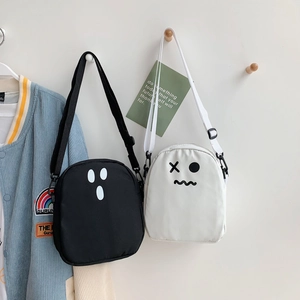 Détails de sacs bandoulière mignons noir et blanc avec sangles tissées ajustables