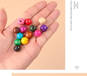 Macro di perle colorate in legno di acero con finitura laccata e grandi fori passanti