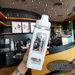 Detail of 700ML square plastic water bottle with straw and visible measurement marks