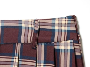 Vue détaillée de la taille de la jupe plissée à carreaux avec fermeture éclair invisible