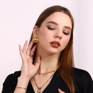 Elegant 18K gold-plated geometric rectangle earrings and jewelry set on model
