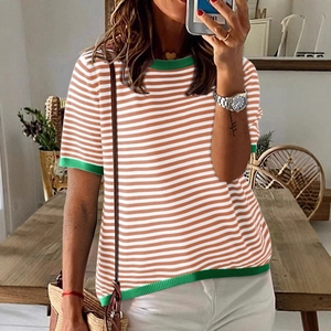 Haut en tricot rayé orange et blanc pour femme avec bordures côtelées vertes de style