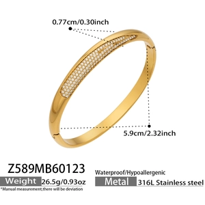 Vue détaillée du bracelet en acier plaqué or 18k avec zircon et dimensions précises