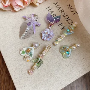 Set de 6 barrettes élégantes avec fleurs, feuilles, perles et strass brillants