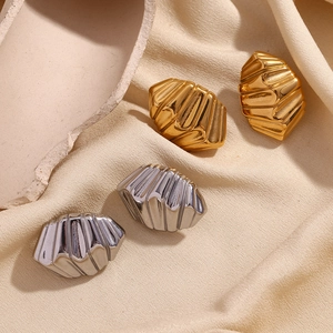 Boucles d'Oreilles Clous en Acier Inoxydable Rayé Géométrique Irrégulier à la Mode pour Femmes Boucles d'Oreilles en Métal