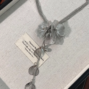 Vintage silver tassel flower necklace with 3D metal petals and elegant layered chains