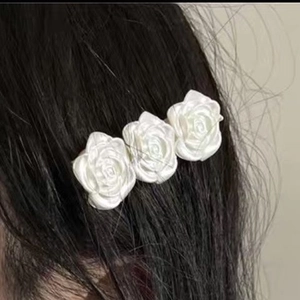 Romantic white camellia hair clip with three silk flowers for elegant women hairstyle