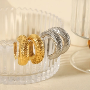 Chic 18K gold and silver stainless steel C-shaped hoop earrings with snake skin texture