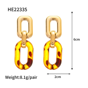Detail view of retro leopard print acrylic earrings with 6cm length and 8.1g weight