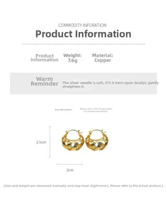 Detail view of 18k gold plated U-shaped woven earrings with 7.6g weight and 2.5cm size