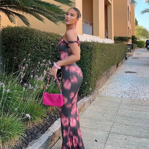 Robe maxi sirène moulante à épaules dénudées avec imprimé dégradé et fleurs élégantes